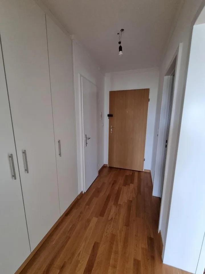 Helle 2,5 Zimmer im 9. Stock