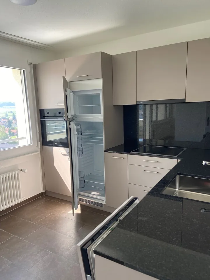 Wow! Moderne 3.5 Z-Wohnung mit Balkon und bester Aussicht