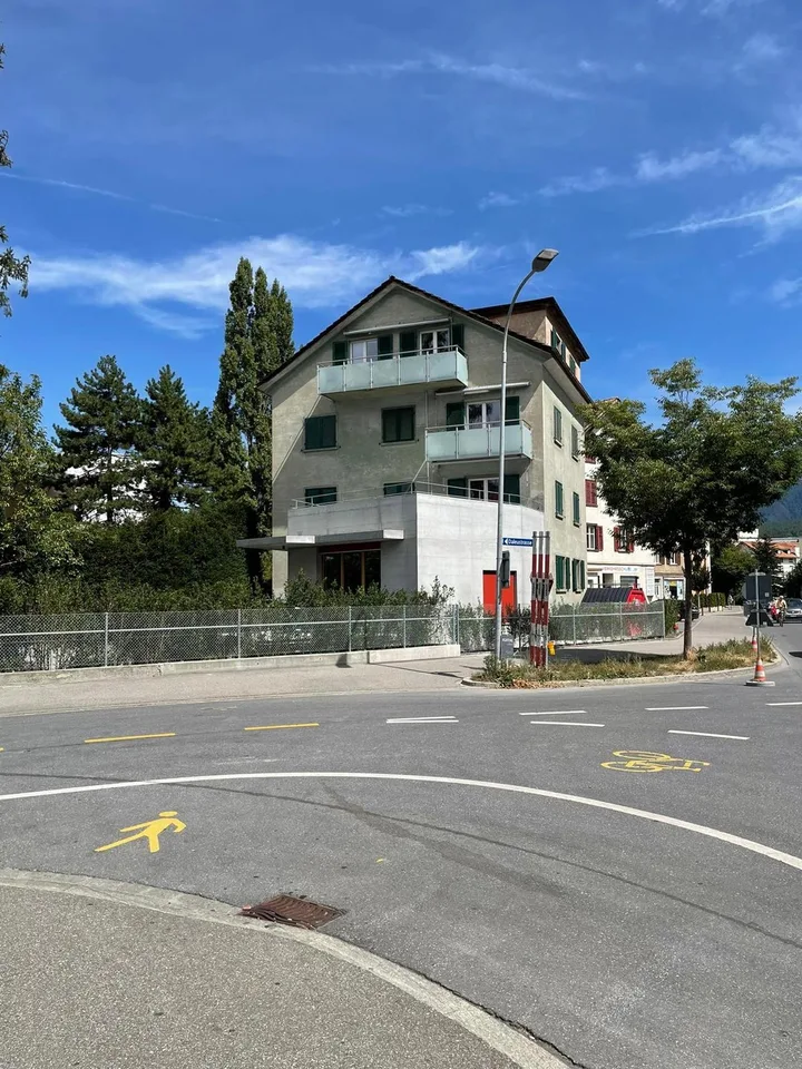 4-Zimmer-Altbauwohnung mit grosser Terrasse an sonniger und zentraler Lage