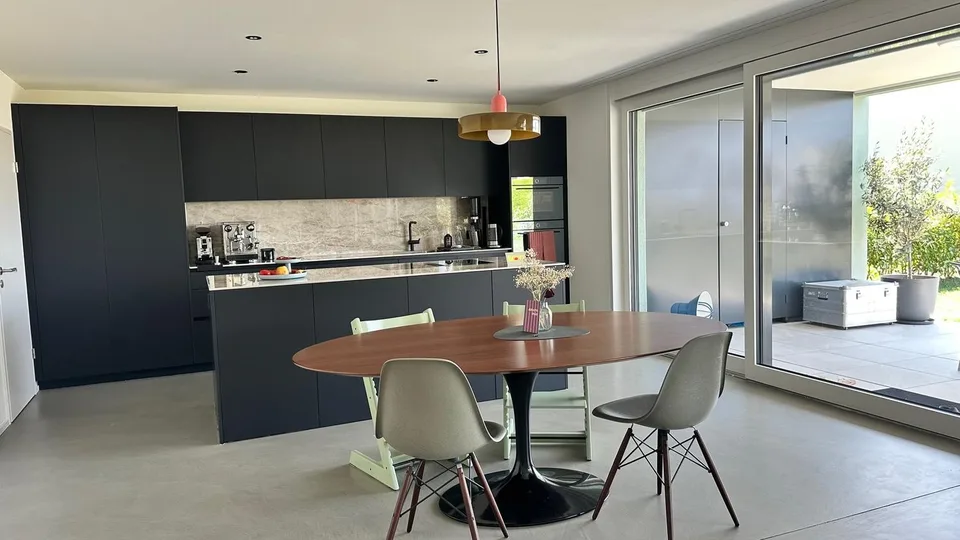 5.5-Zimmer-Gartenwohnung im Eigentumsstandard | 150 m2 Wohnfläche | 200 m2 Privatgarten