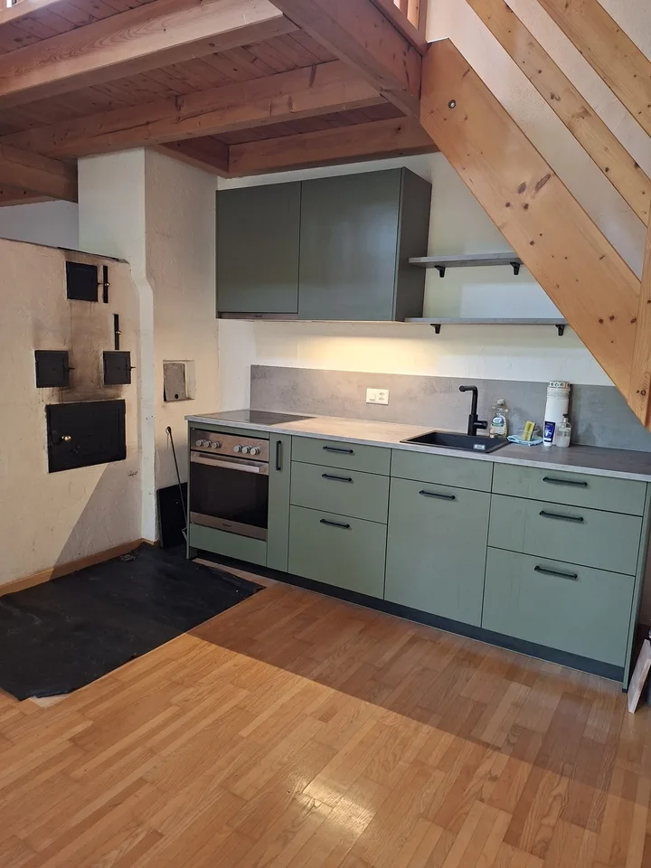 Einzigartiges Galerie-Atelier (105 m²) mit charmantem Kachelofen & eigener Dusche