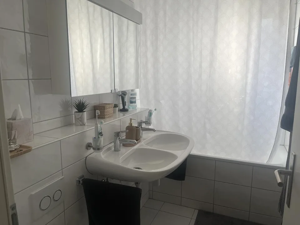 Cozy 3.5-room apartment with balcony in Urdorf – available immediately!