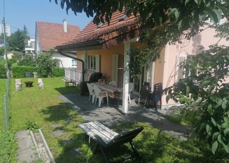 WG Zimmer in Einfamilienhaus mit Garten