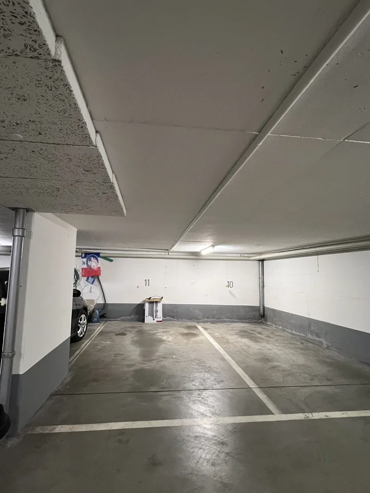 Parkplatz + Kellerabteil im Tiefgarage Zürichberg