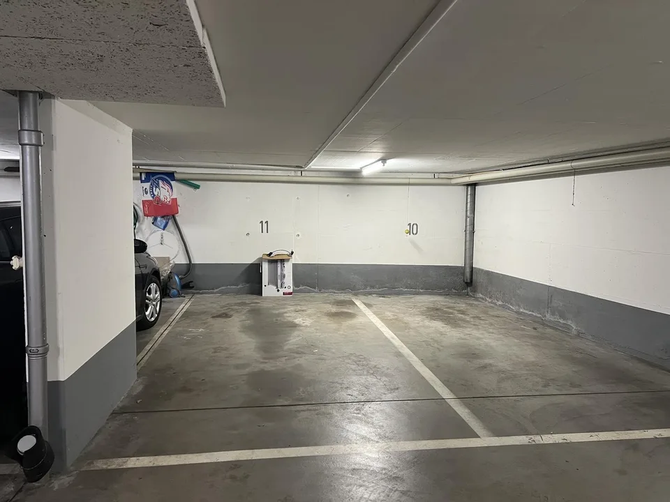 Parkplatz + Kellerabteil im Tiefgarage Zürichberg