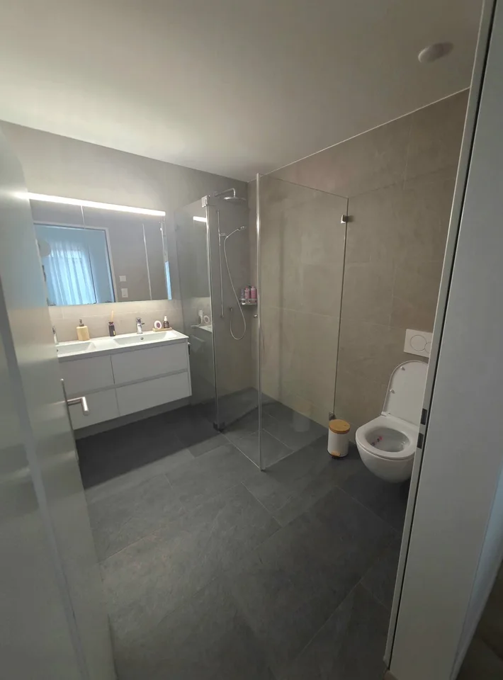 Moderne Wohnung im Eigentumsstandard