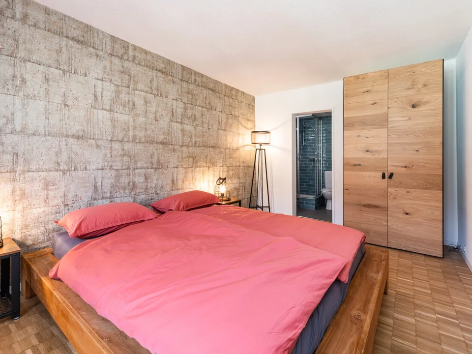 3 Furnished 2-Room Apartments – Zurich District 4