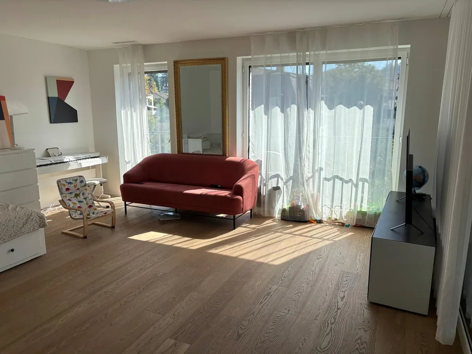 Schöne, moderene, geräumige 4,5-Zimmer-Wohnung in der Nähe des Rheins und des Stadtzentrums