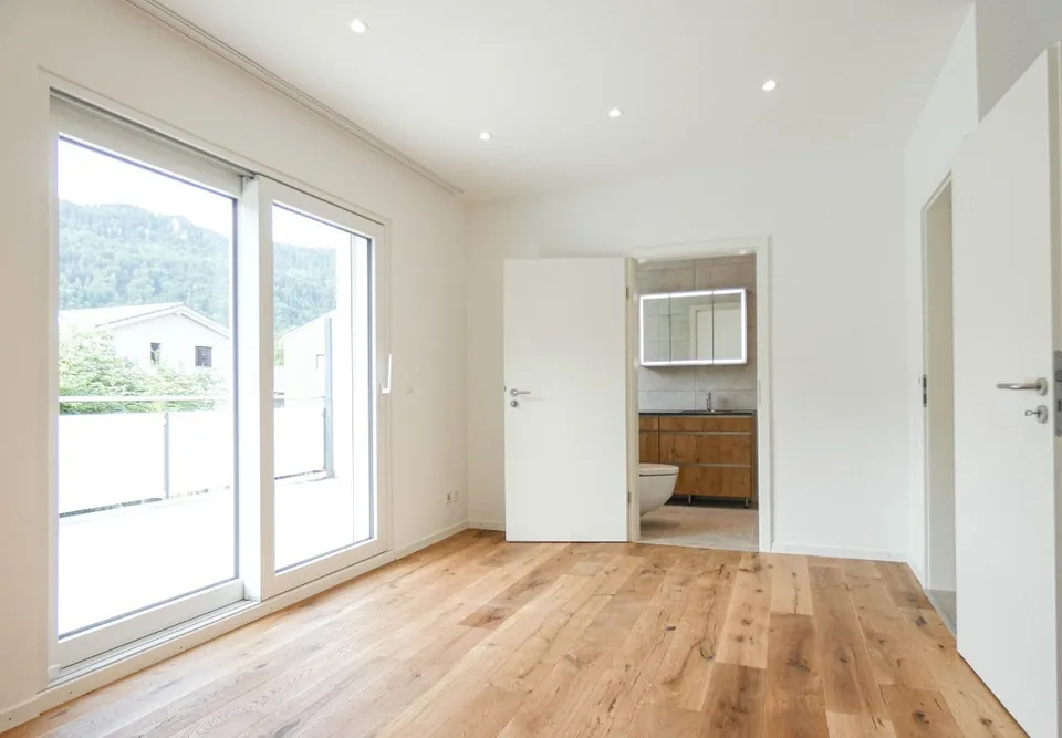 Exklusives 5.5-Zimmer-Doppeleinfamilienhaus | Wintergarten | Doppelgarage | ab sofort