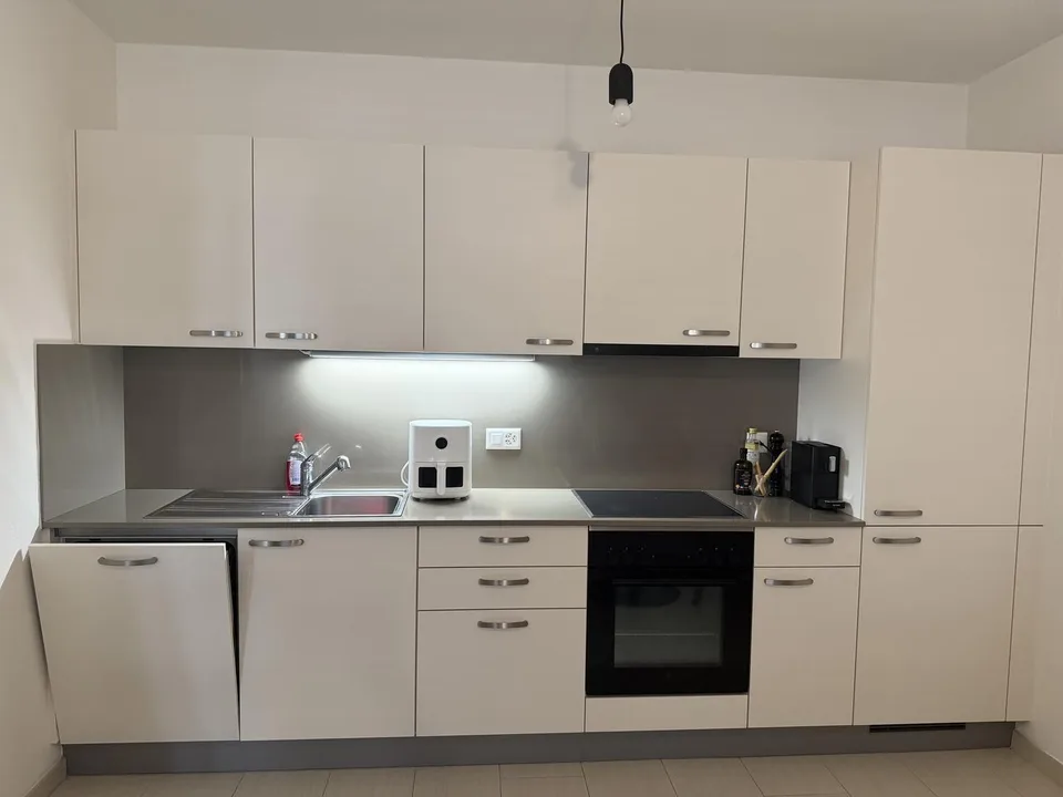 Appartamento arredato di 2.5 locali con balcone, subaffitto per 3 mesi, Lugano