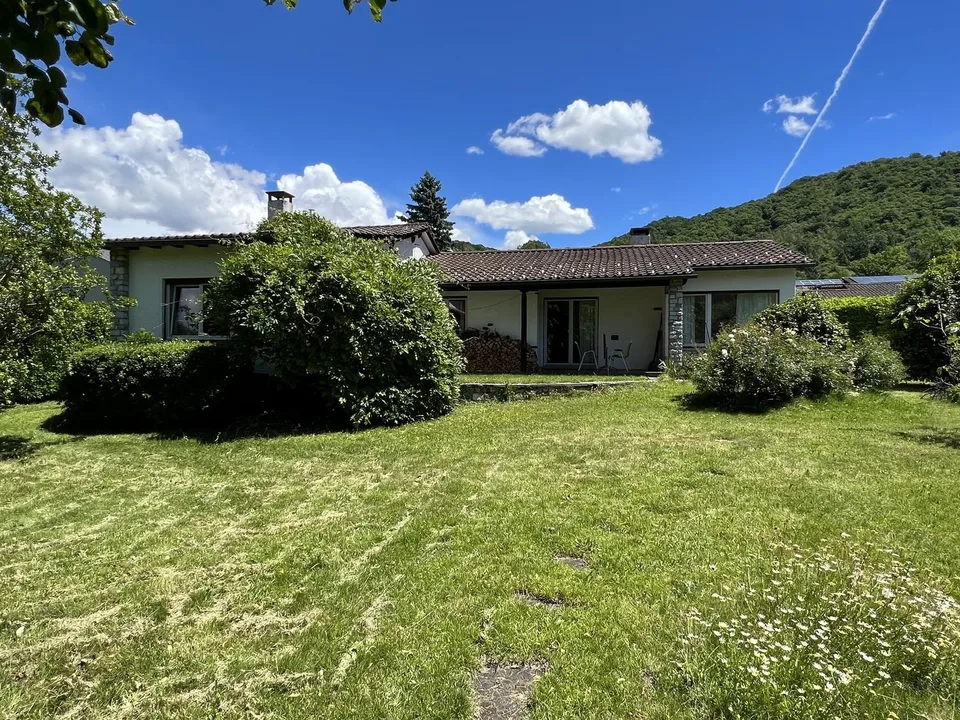 Graziosa casa di 4.5 locali con giardino a pochi passi dal laghetto