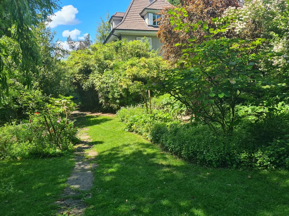 Wohnung in schönem Haus mit grossem Garten & Seesicht