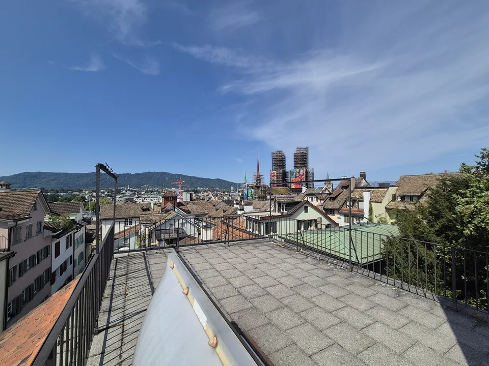 Einzigartiges Bijou im Herzen von Zürich: 3-Zimmer-Dachwohnung mit historischem Charme