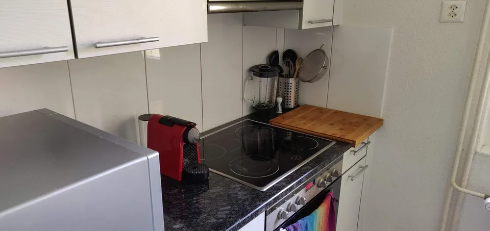 Furnished room in a 3-Rooms apartment (10 min. from City Center)