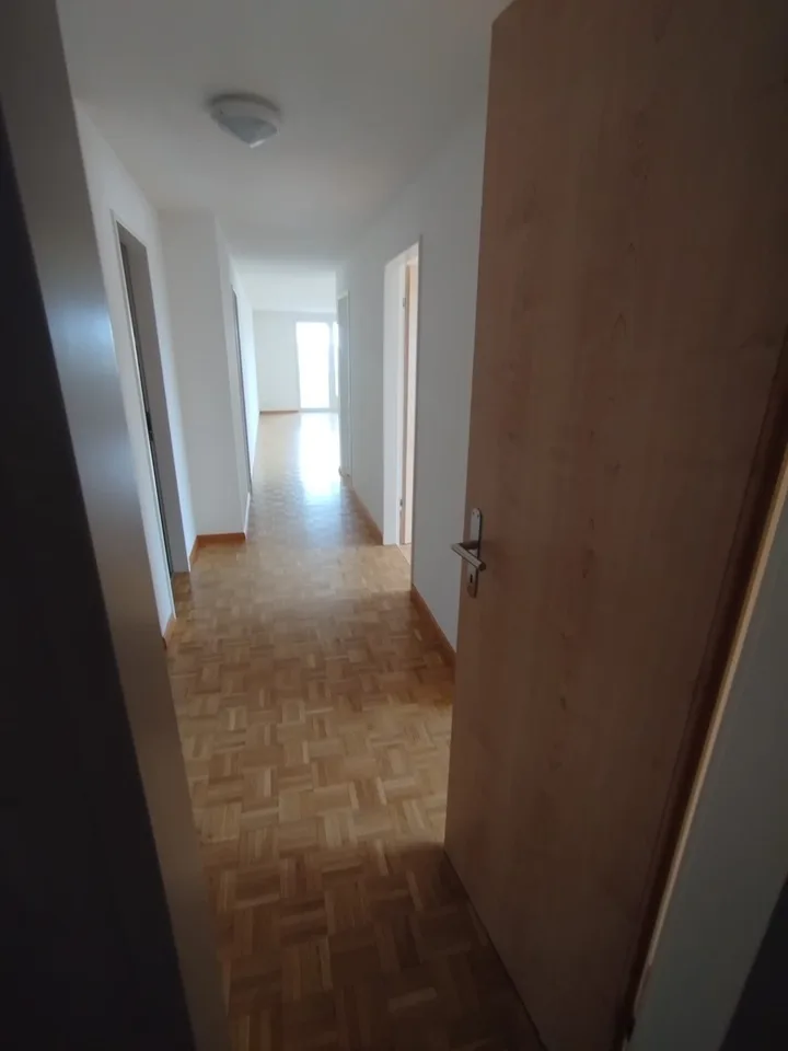 schöne helle 3 1/2 Zimmer Wohnung 12.Stock