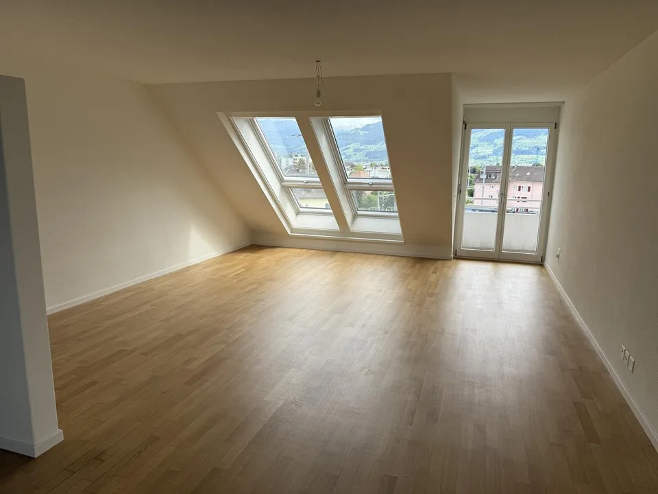 Traumhafte 3,5-Zimmer-Dachwohnung mit Bergsicht in Rapperswil