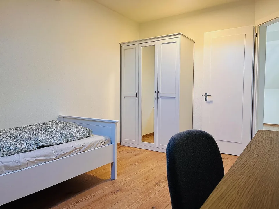 Möbliertes Zimmer in gepflegter 5er WG