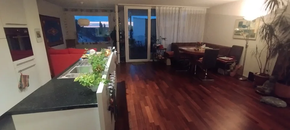 WG-Zimmer mit eigenem Bad in wunderschöner WG mit grossem Balkon