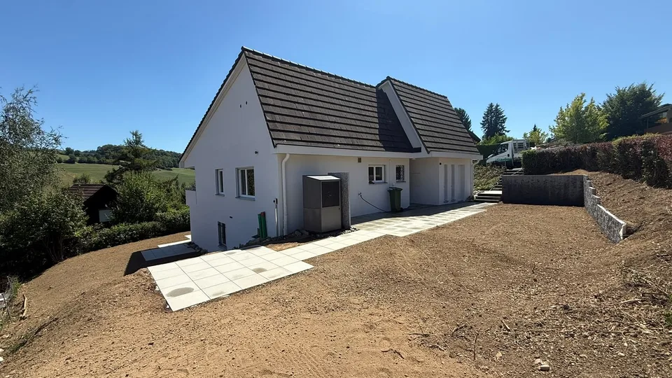 Grosszügige 5.5-Zimmerwohnung mit Garten in Einfamilienhaus