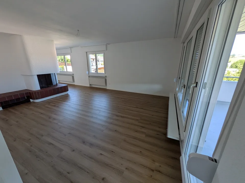 Grosszügige 5.5-Zimmerwohnung mit Garten in Einfamilienhaus