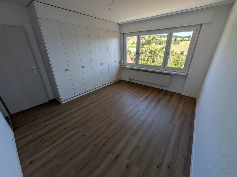 Grosszügige 5.5-Zimmerwohnung mit Garten in Einfamilienhaus