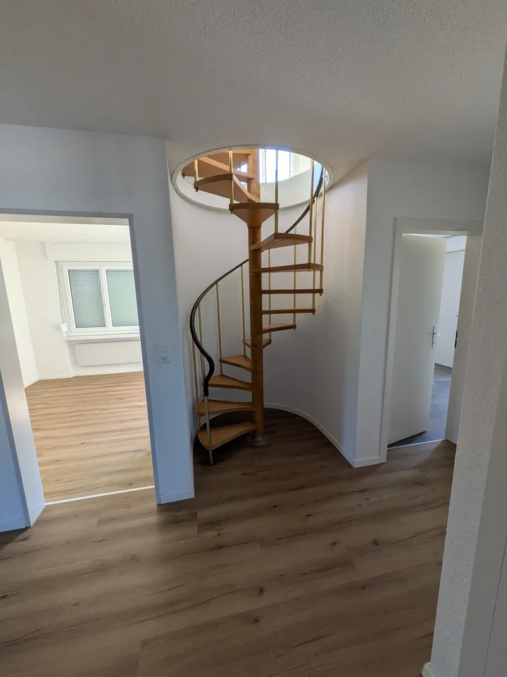 Grosszügige 5.5-Zimmerwohnung mit Garten in Einfamilienhaus