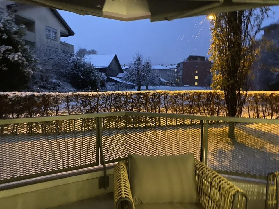 Minergie Flat in Lindenplatz with Private Parking, 50-100 meters to Everything!