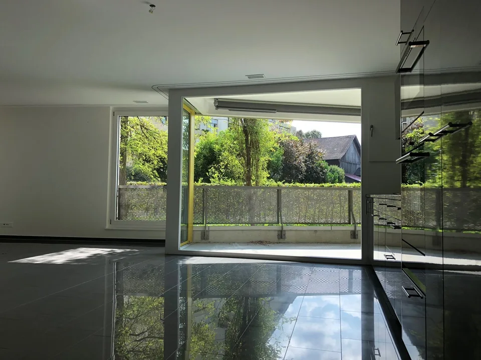 Minergie Flat in Lindenplatz with Private Parking, 50-100 meters to Everything!