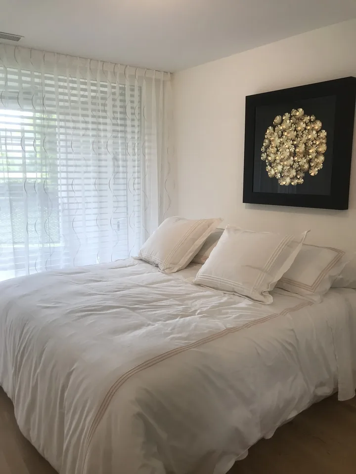 Minergie Flat in Lindenplatz with Private Parking, 50-100 meters to Everything!