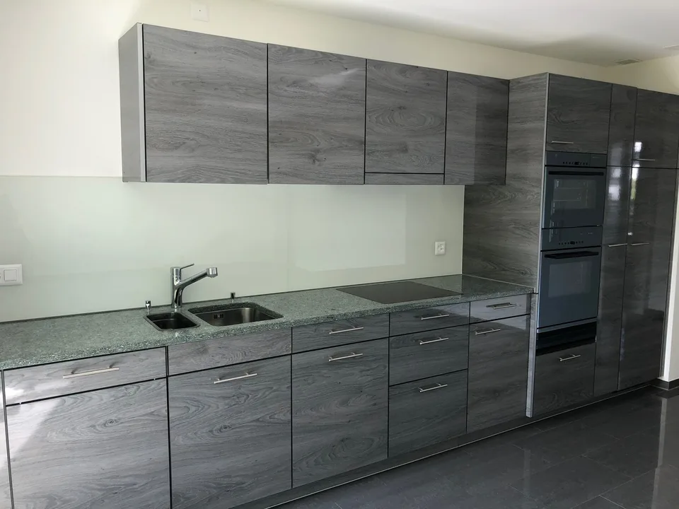 Minergie Flat in Lindenplatz with Private Parking, 50-100 meters to Everything!