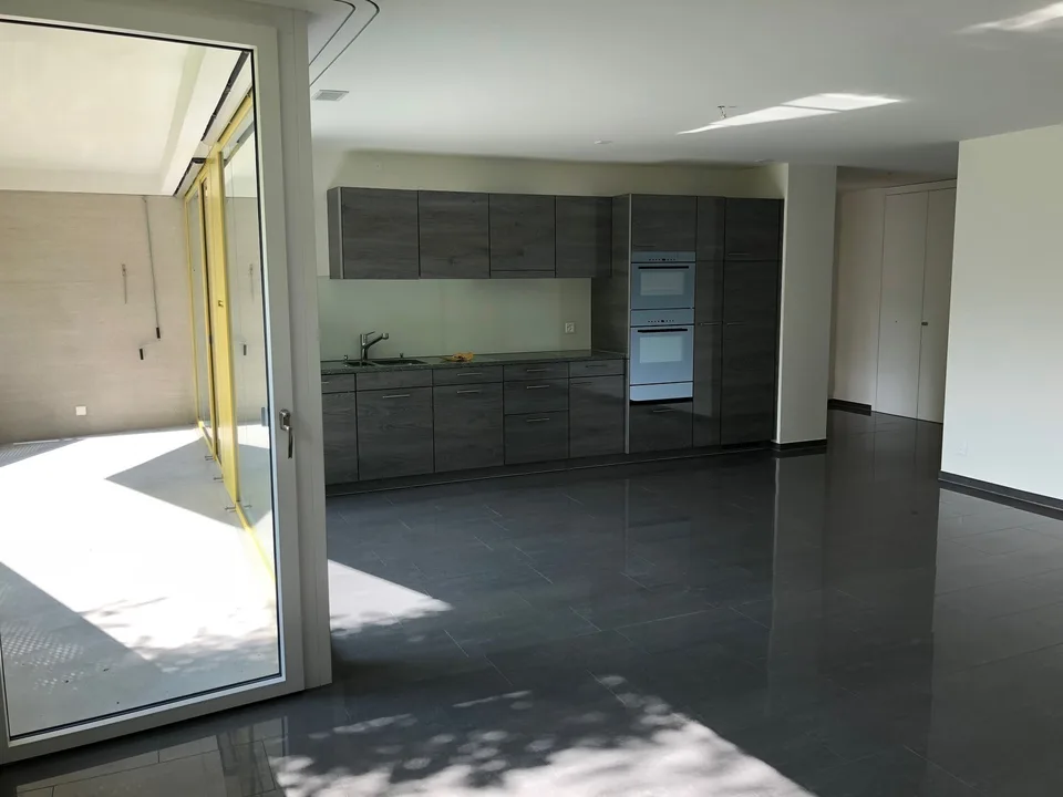Minergie Flat in Lindenplatz with Private Parking, 50-100 meters to Everything!