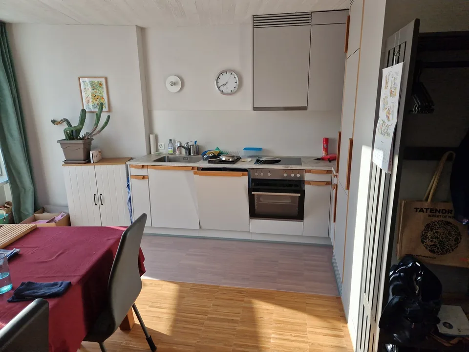 Grosse, moderne 2.5er mit Kühlung