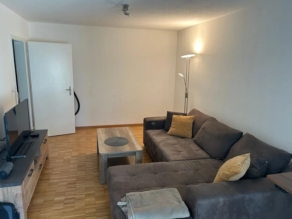 Helle und gepflegte 2.5-Zimmer-Wohnung mit grossem Balkon