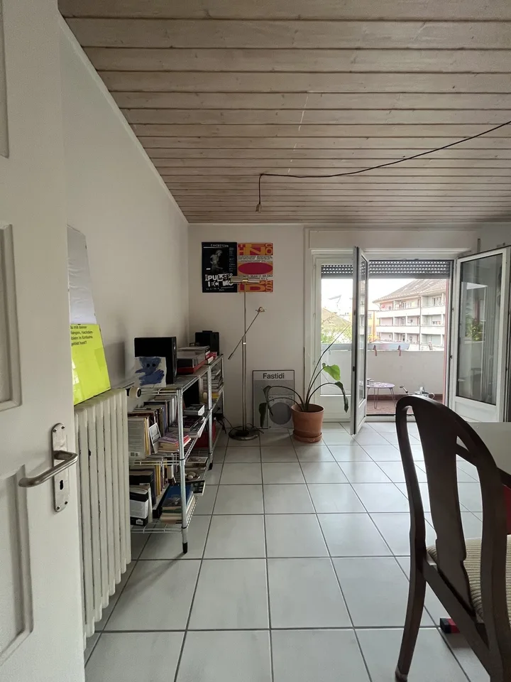 Bright room in a 3.5-room shared apartment in Zurich (Kreis 4)