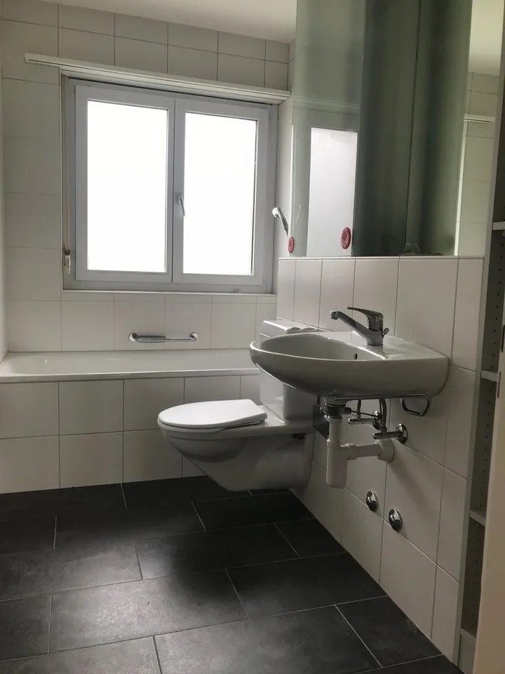 Attraktive 3-Zimmerwohnung mit verglastem Balkon zu vermieten