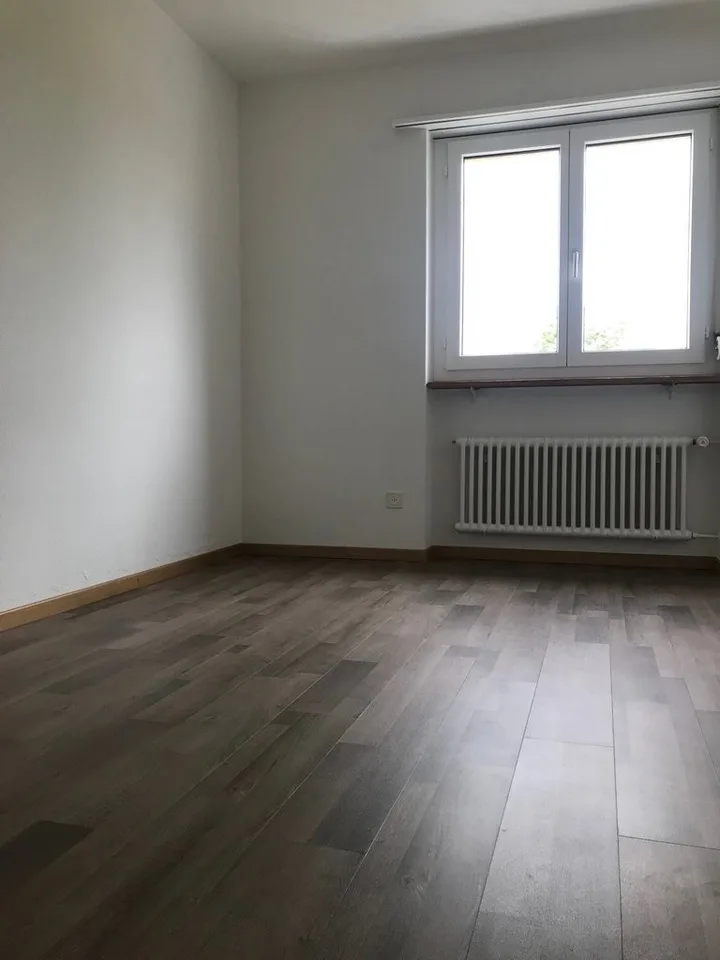 Attraktive 3-Zimmerwohnung mit verglastem Balkon zu vermieten