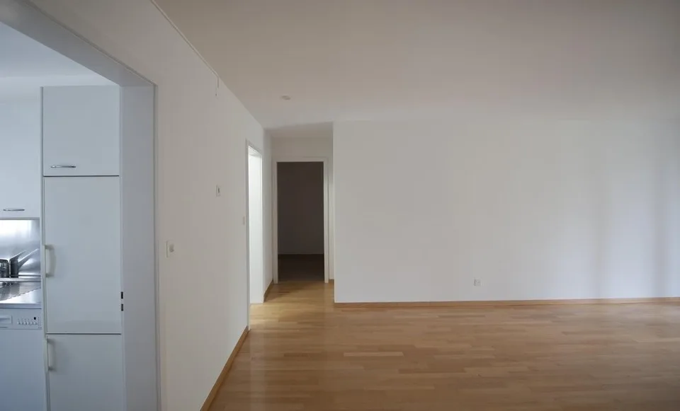 Attraktive 3-Zimmerwohnung mit verglastem Balkon zu vermieten