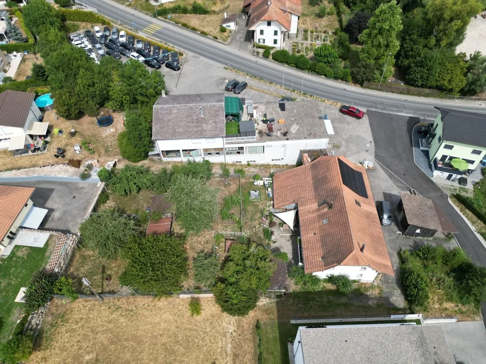Mehrfamilienhaus mit Bauland an attraktiver Lage