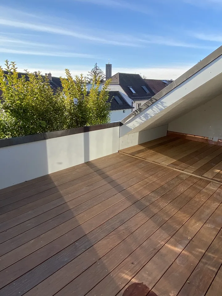 renovierter Dachstock mit Dachterrasse B