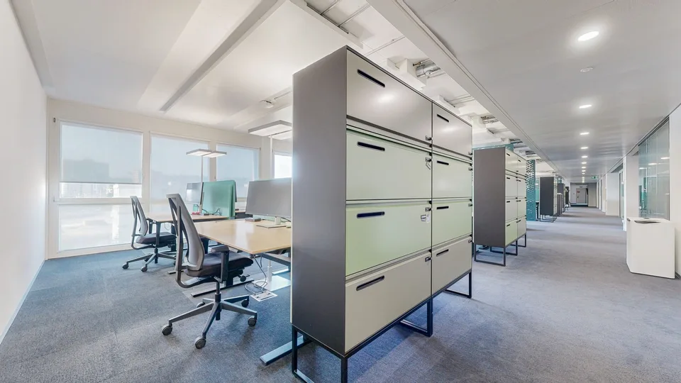 Moderne, lichtdurchflutete Bürofläche an zentraler Lage