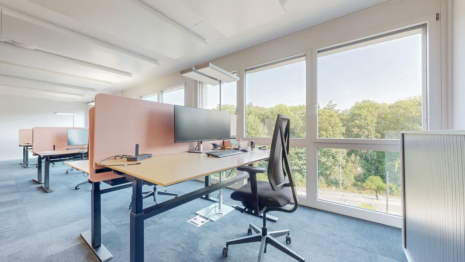 Moderne, lichtdurchflutete Bürofläche an zentraler Lage