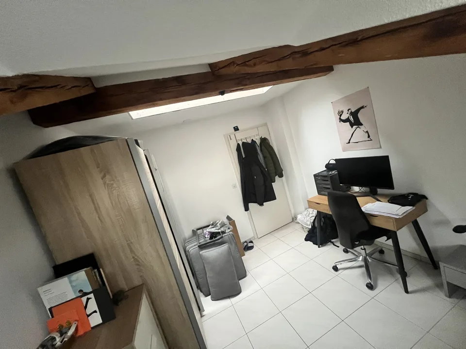 Helles WG-Zimmer mit Dachterasse