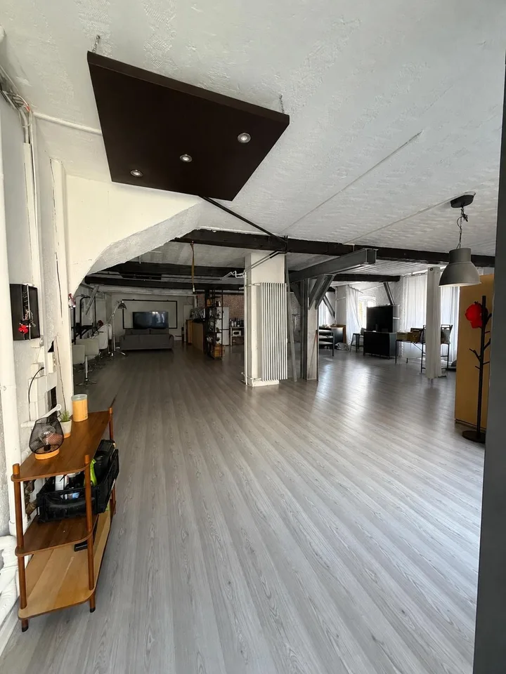 Loft de 200 m2 au rez-de-chaussée