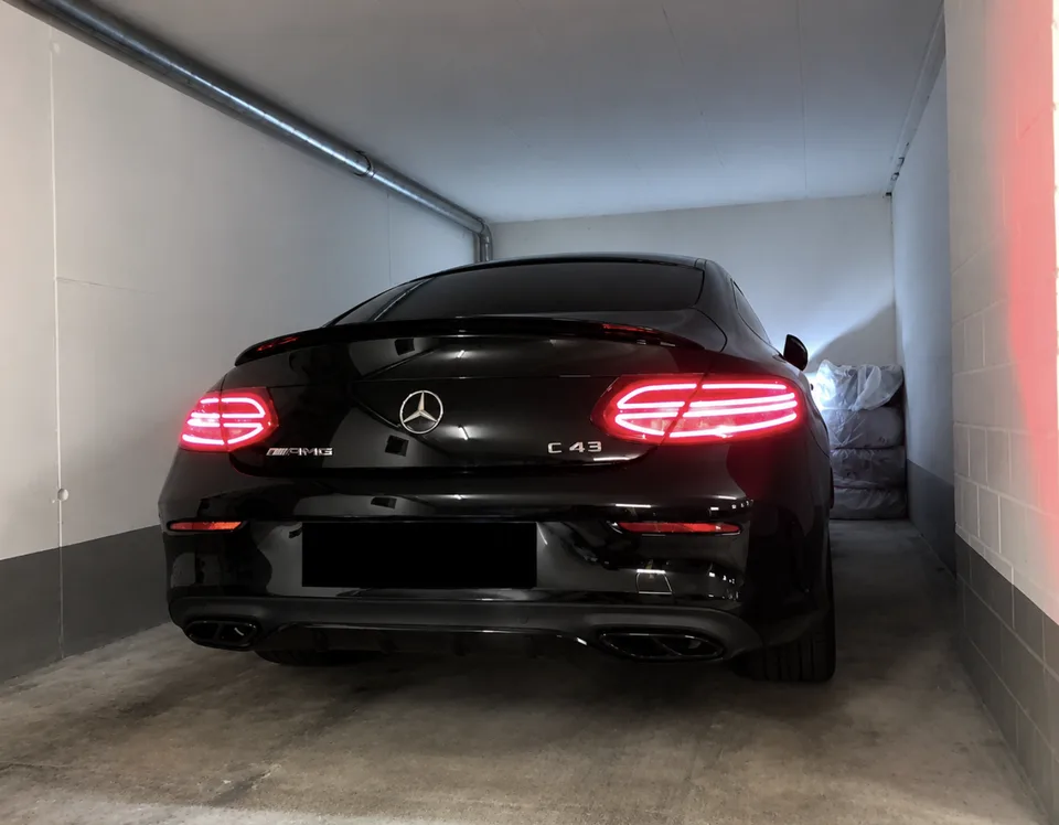 Tiefgaragenparkplatz mit eigener Parkbucht