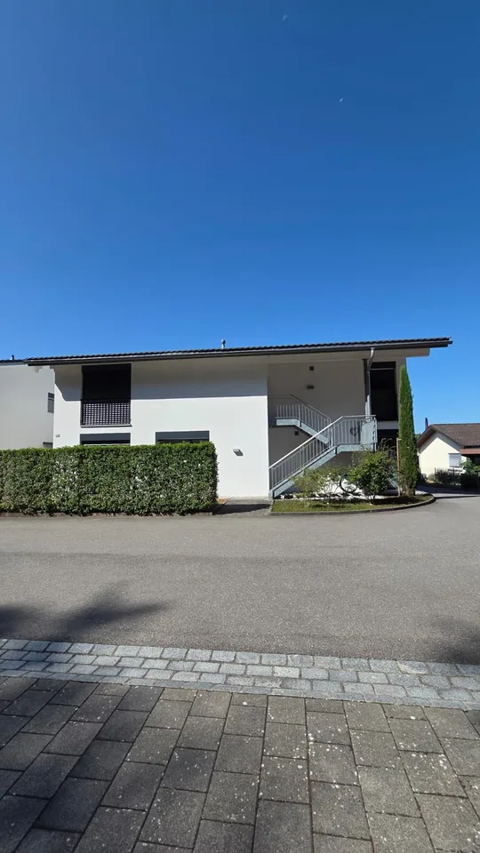 Grosse 4.5-Zimmer-Dachwohnung mit Terrasse in Gurmels