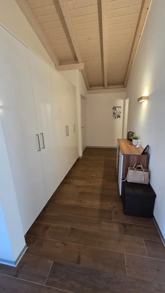 Grosse 4.5-Zimmer-Dachwohnung mit Terrasse in Gurmels