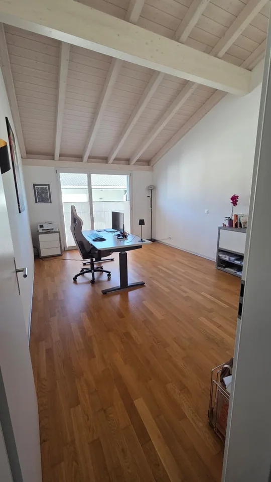 Grosse 4.5-Zimmer-Dachwohnung mit Terrasse in Gurmels
