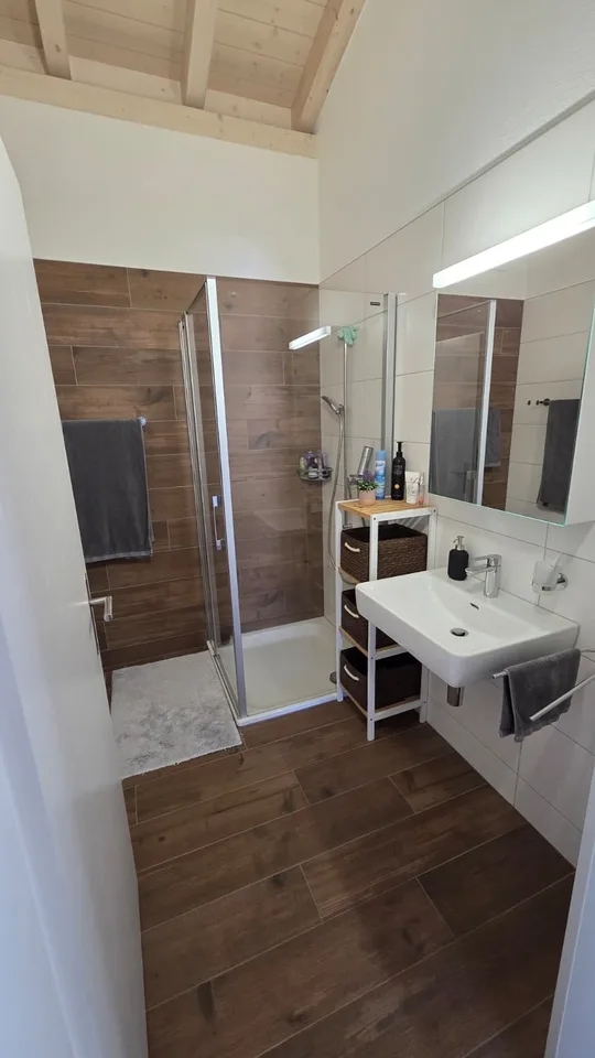 Grosse 4.5-Zimmer-Dachwohnung mit Terrasse in Gurmels