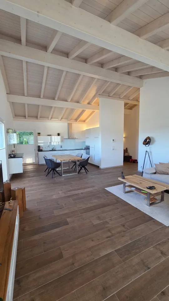 Grosse 4.5-Zimmer-Dachwohnung mit Terrasse in Gurmels