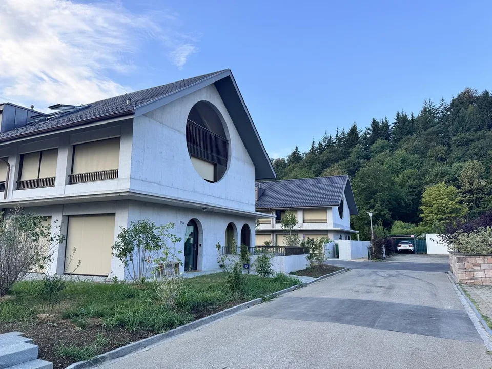 Newly built, first-occupancy 2.5-room attic apartment in Muttenz